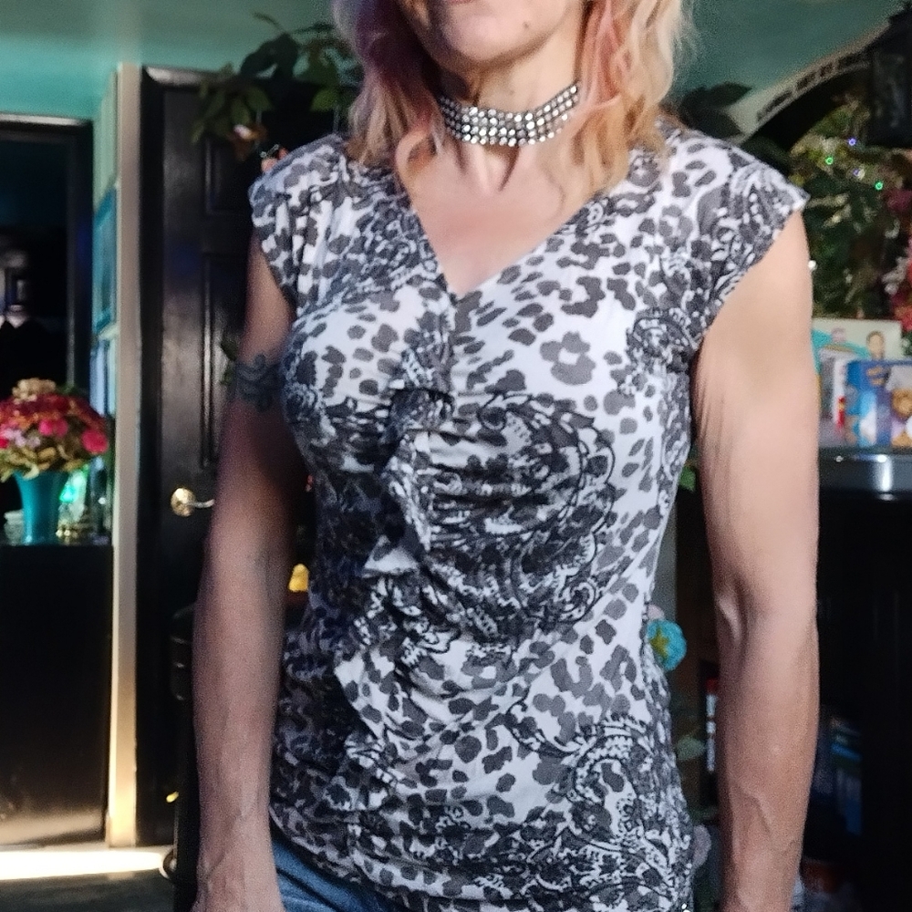 Stylish Brown and Gray Ruffled Top - Picture 3 of 11